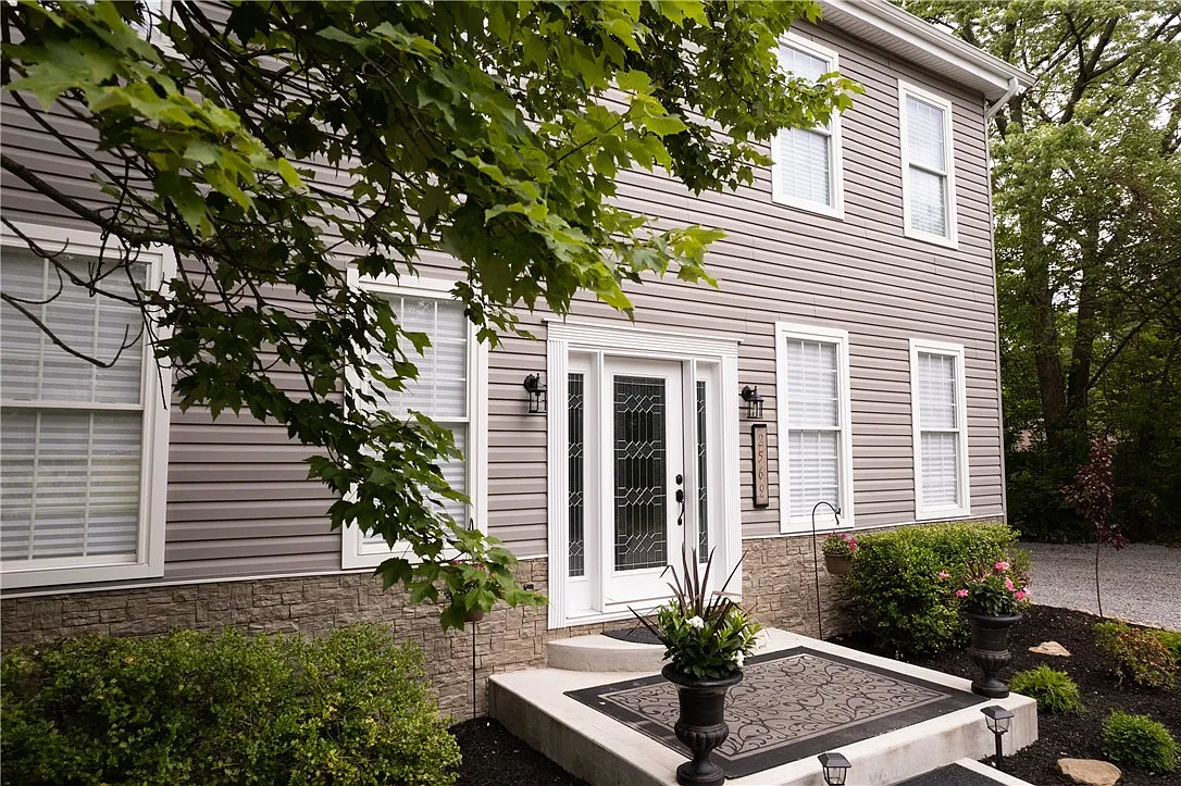 2569 Wexford Bayne Rd photo 1