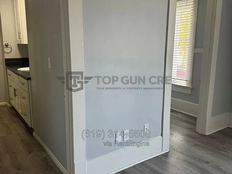 134 W Hawthorn St #17 — Photo 3