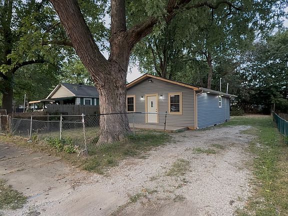 2nd image of 2935 Mars Hill St