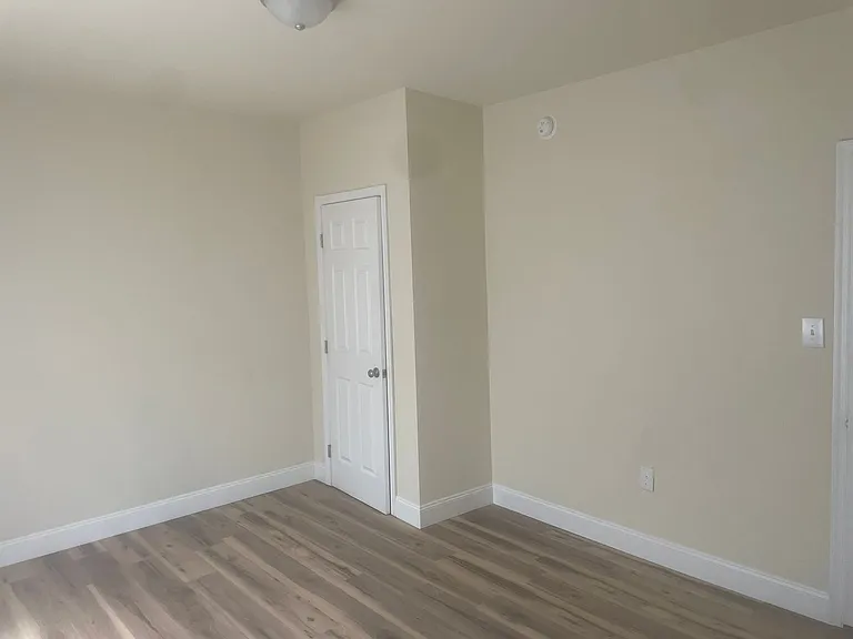 141 N Farson St — Photo 15