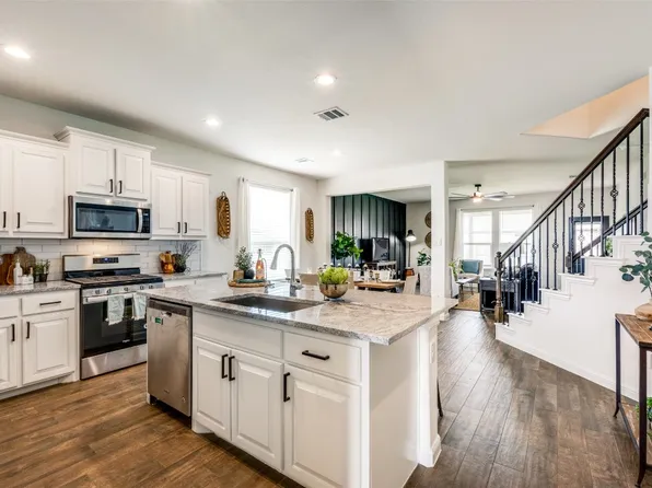 1407 Fox Hollow Rd, Krum, TX 76249