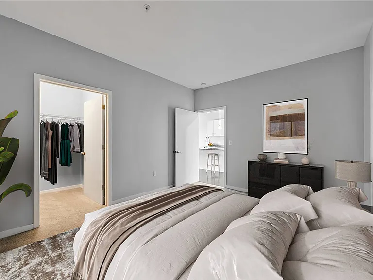 Waters Edge Apartments of Harbortown — Photo 6