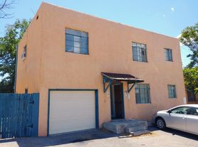 Classic Nob Hill One Bedroom Just 2 Blocks to UNM, A
