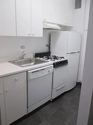 Rented by Carlyle Property Management | media 9