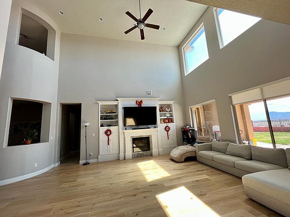 4th image of 617 Sierra Verde Way NE