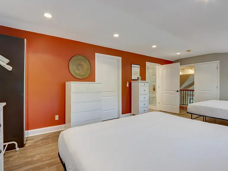 922 S 3rd St — Photo 15