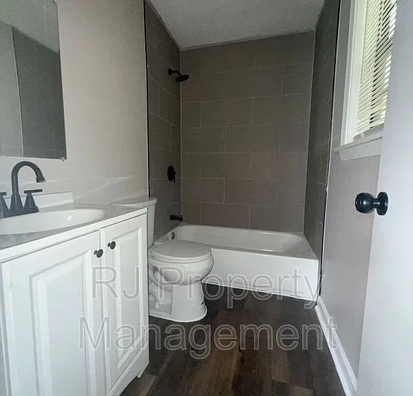 2076 Goff Ave — Photo 3