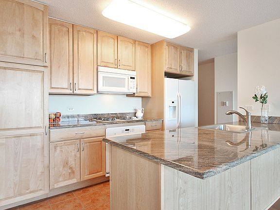 4th image of 9715 Woods Dr Unit 808