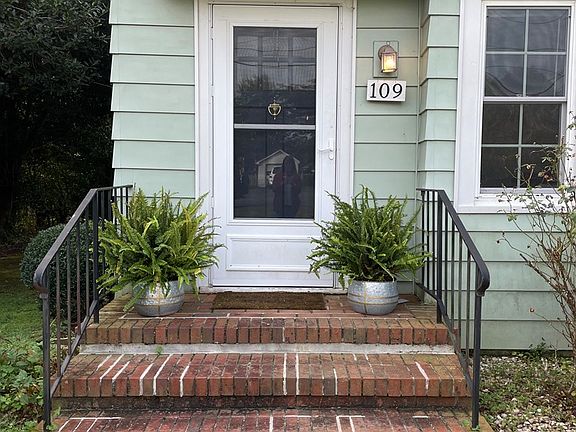 3rd image of 109 Roseneath Ave