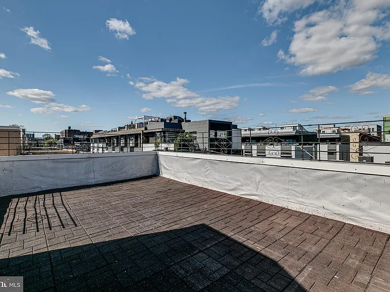 228 W George St #218 — Photo 51