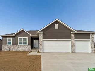 4906 Pinehill Rd, Bellevue, NE 68133