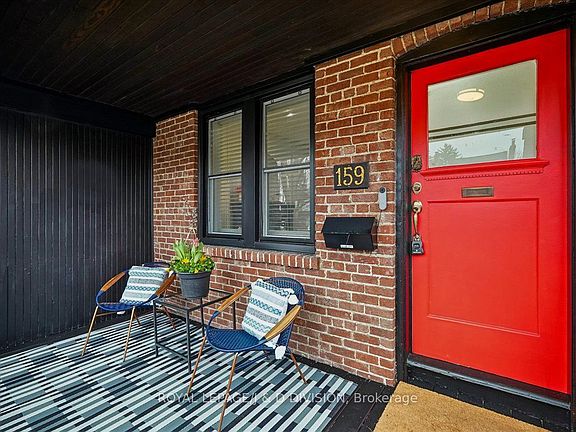 5th image of 159 Ranleigh Ave