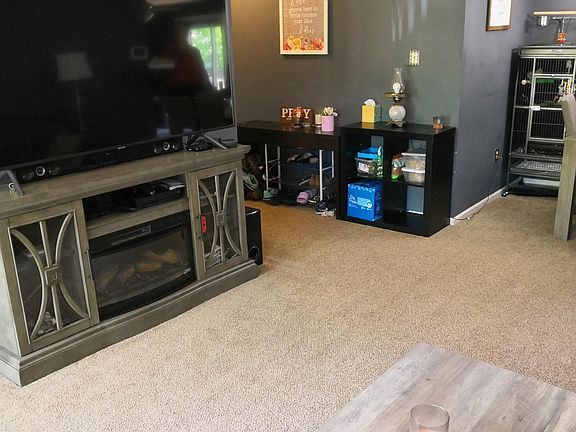 2nd image of 1120 Comanche Dr