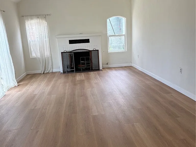 1133 S Van Ness Ave — Photo 7