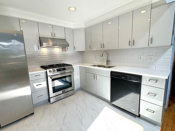 4th image of 209 Smith St APT 4A