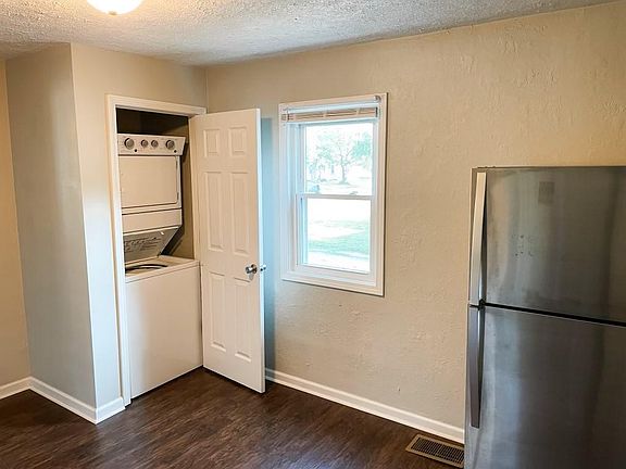 4th image of 2201 N Janney Ave