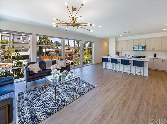 4th image of 2111 N Cahuenga Blvd Unit 18