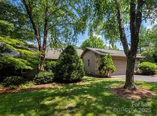 10 Clubside Dr, Asheville, NC 28804