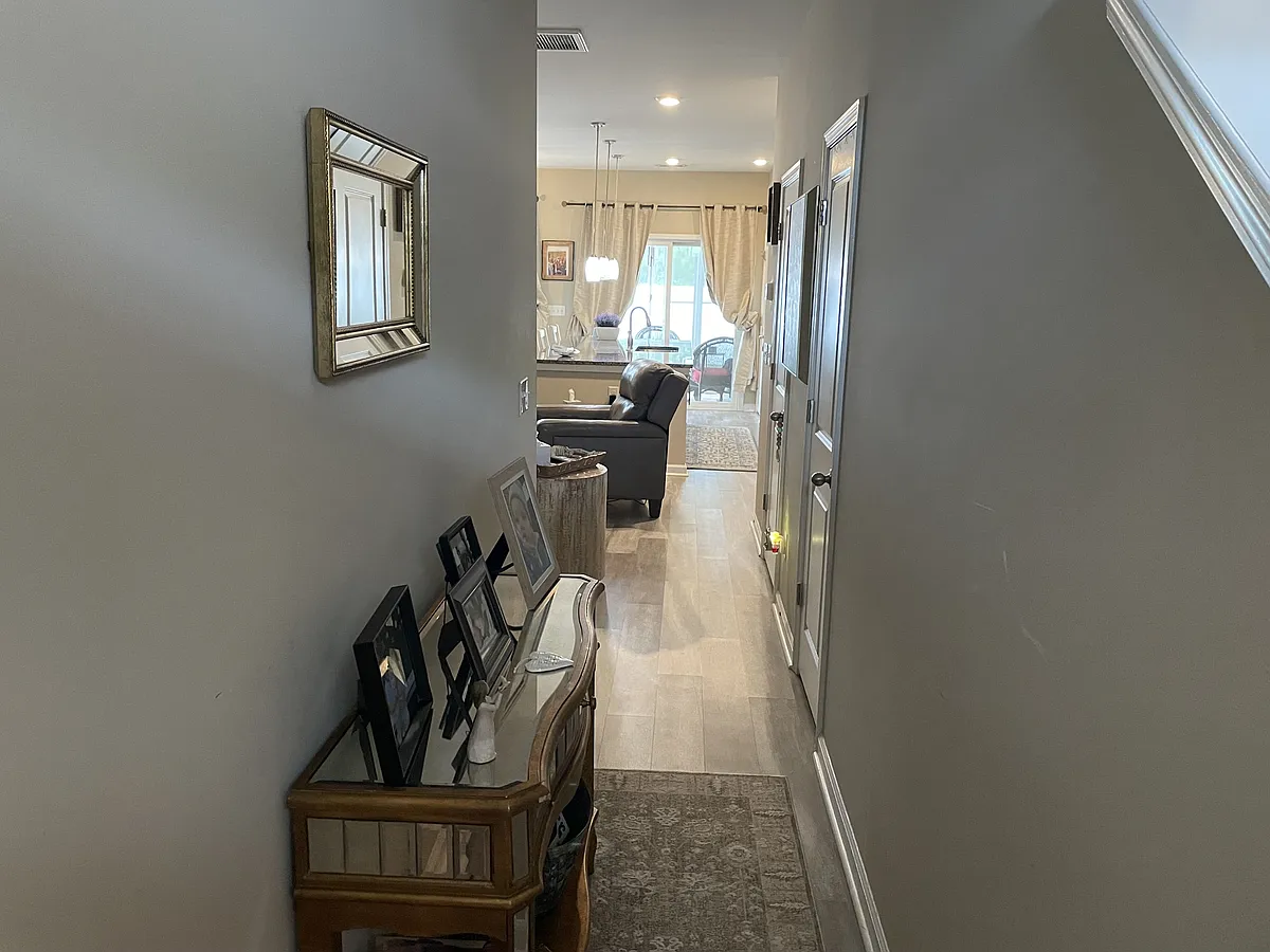 Entrance Hallway - 609 Hilchot Dr #1