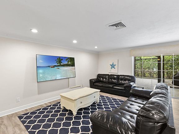 3rd image of 186 Beachcomber St