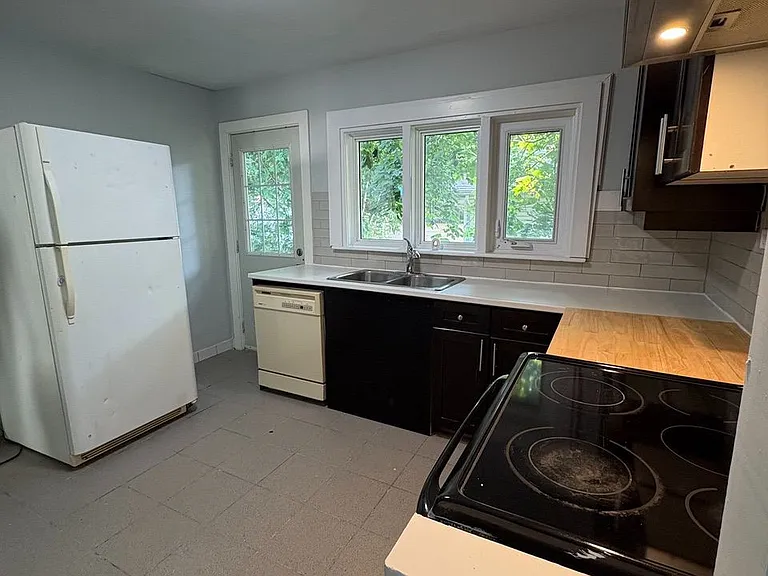 193 Huron St — Photo 6