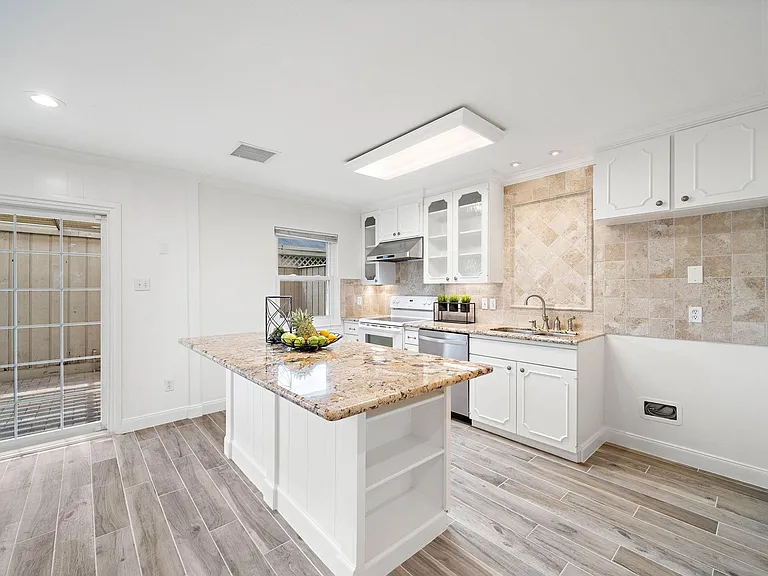 6434 Burgoyne Rd #109 — Photo 8