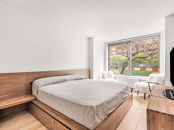 5th image of 212 Warren St APT 1A
