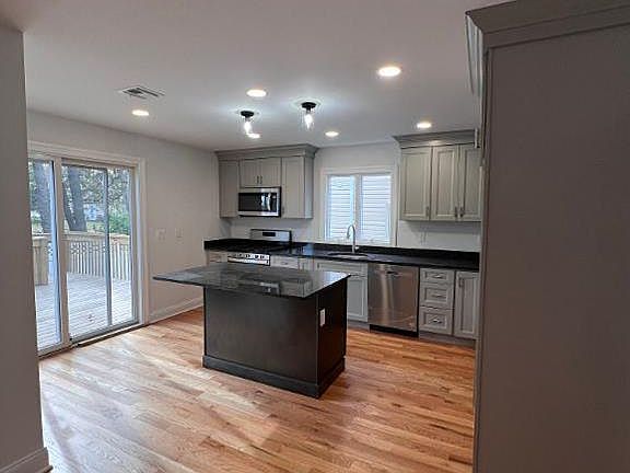 4th image of 374 A Semel Avenue