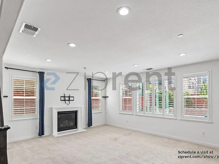 350 E Huntley Ave — Photo 6
