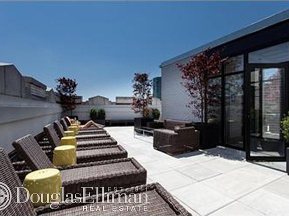 5th image of 116 John St APT 1308