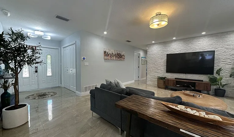 2558 Rosery Rd E — Photo 14