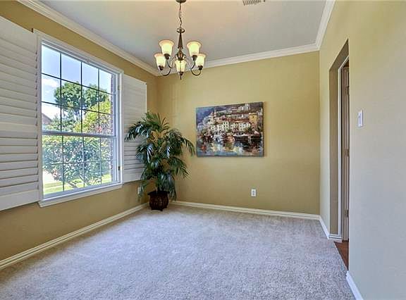 4th image of 607 Forest Hill Dr