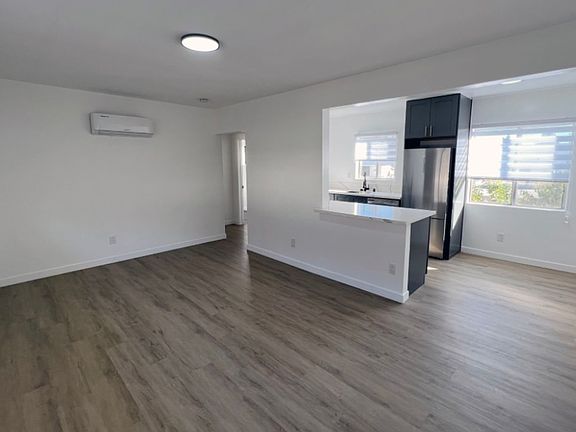 4th image of 521-523 E Live Oak Ave #523H