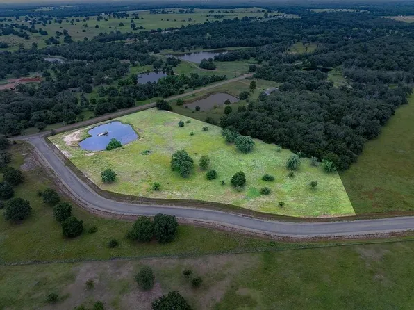 2 Feder Way, West Pt, TX 78963