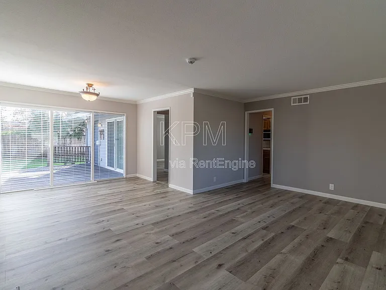 218 E Longview Ave — Photo 4