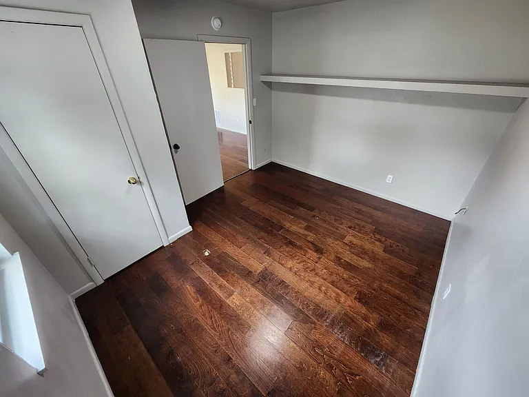 1021 Hillside Dr — Photo 3