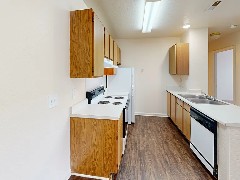 Lyons Gate Apartments — Photo 26