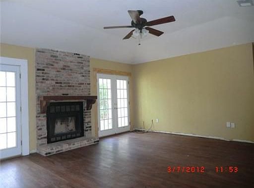 2nd image of 208 Elmwood St
