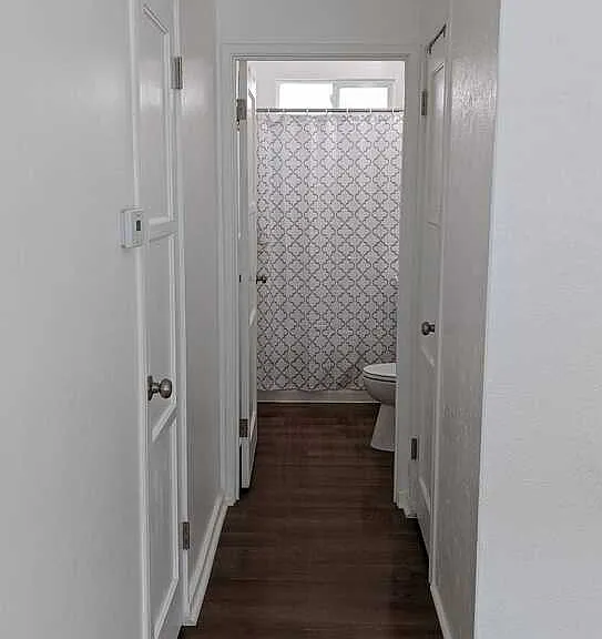 1009B Woodlawn Ave #B — Photo 7