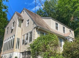 205 Evergreen Ct, Mountainside, NJ 07092