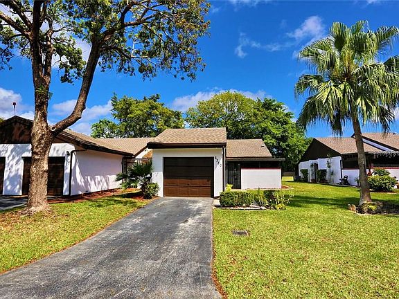 3rd image of 6380 Pinehurst Circle #E