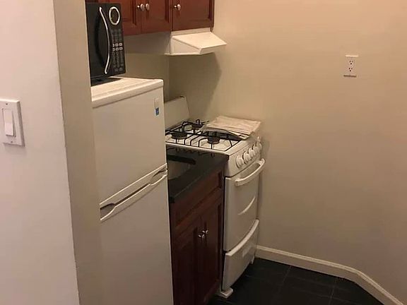 3rd image of 319 E 90th St APT 1D