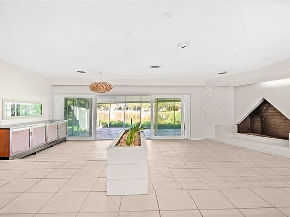 3rd image of 801 PINELLAS POINT DRIVE S