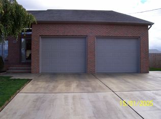 1571 Benjamin Dr, Niagara Falls, NY 14304