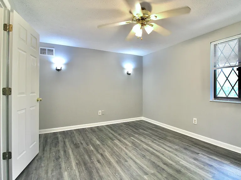 512 Glencoe Ct — Photo 12