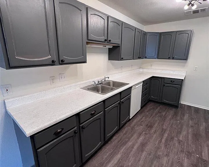 1812 McGregor Ave — Photo 5