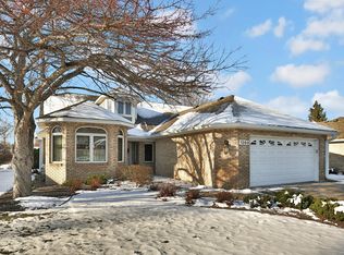 1260 Silverthorn Dr, Shoreview, MN 55126