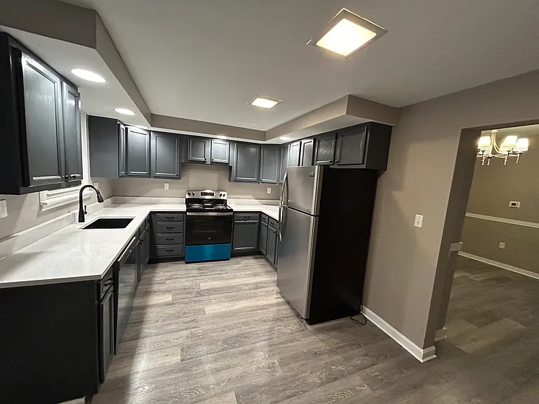 521 Franklin Ave — Photo 3