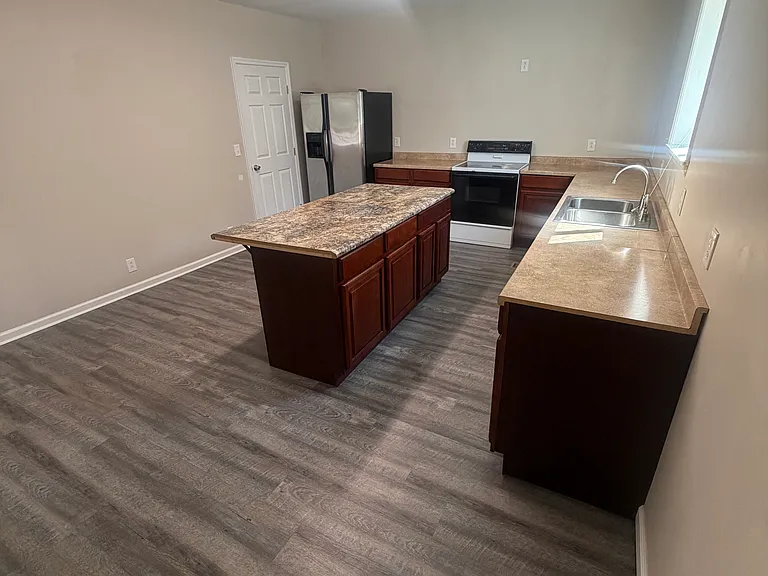 Kitchen cont...