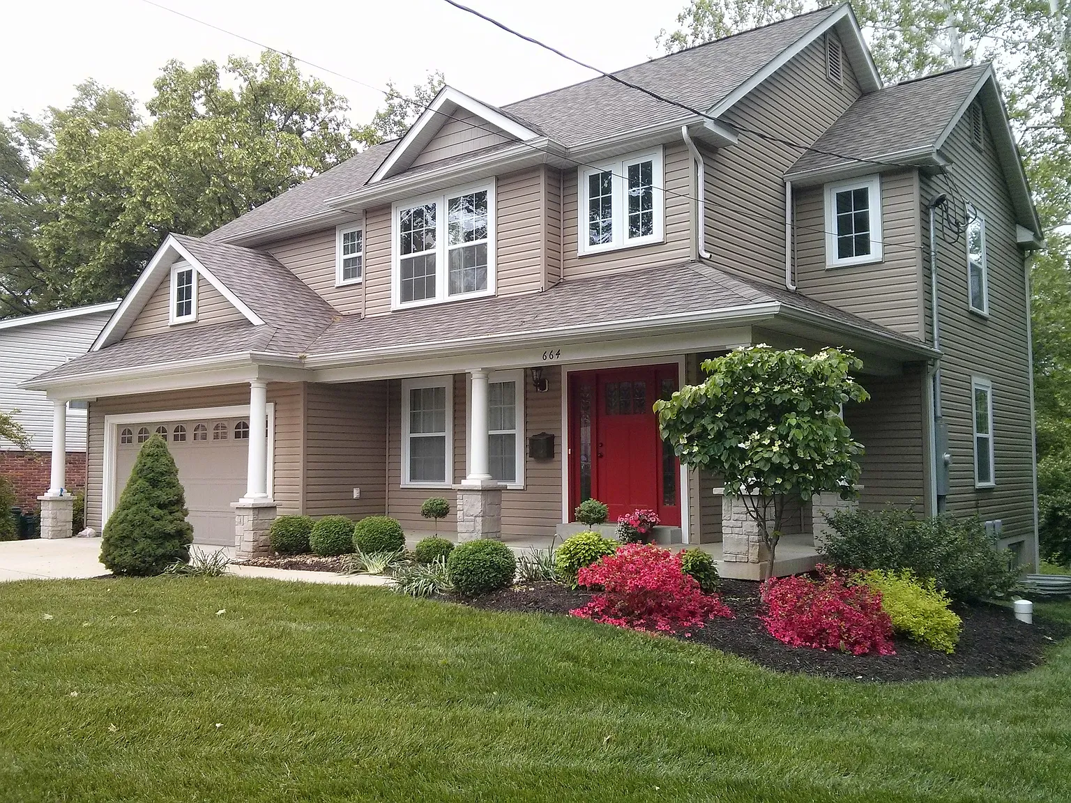 664 Lilac Ave photo 1